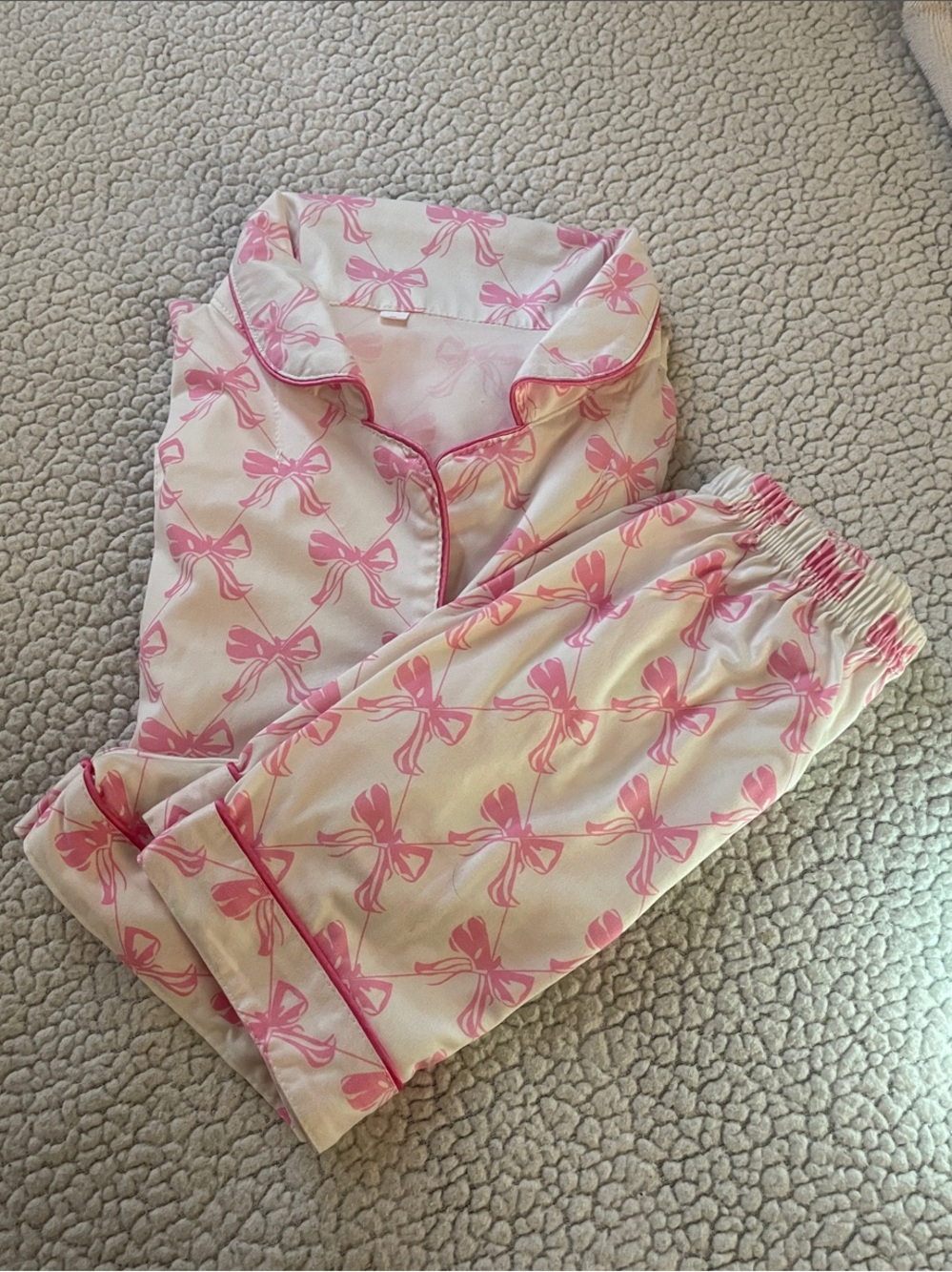 Pijama talla small en buenas condiciones solo un uso la blusa